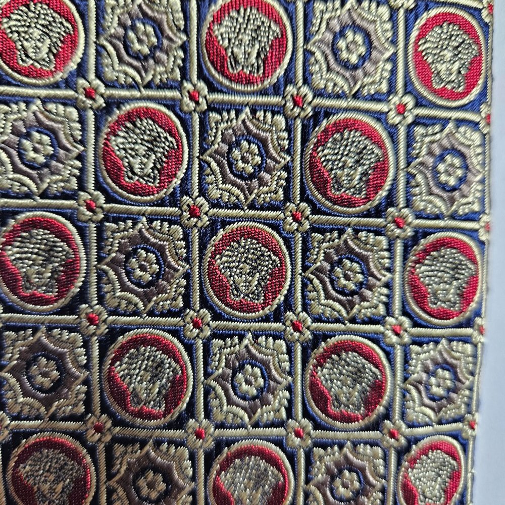 Versace Medusa Silk Tie - Picture 5 of 6